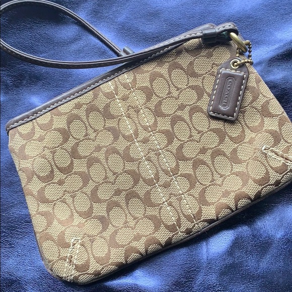 Coach Wristlet ✨ - Picture 5 of 5